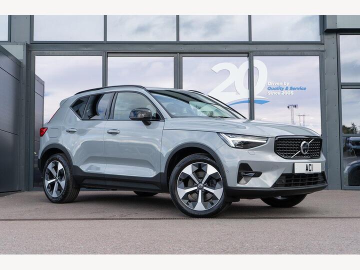 Volvo XC40 2.0 B4 MHEV Ultra Dark DCT Auto Euro 6 (s/s) 5dr