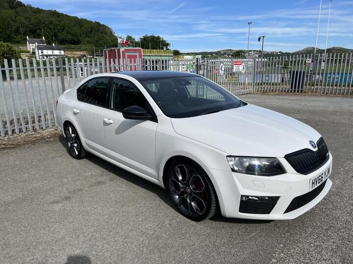 Skoda Octavia 2.0 TDI VRS Euro 6 (s/s) 5dr (SNav) Skoda Octavia 2.0 TDI VRS Euro 6 (s/s) 5dr (SNav)