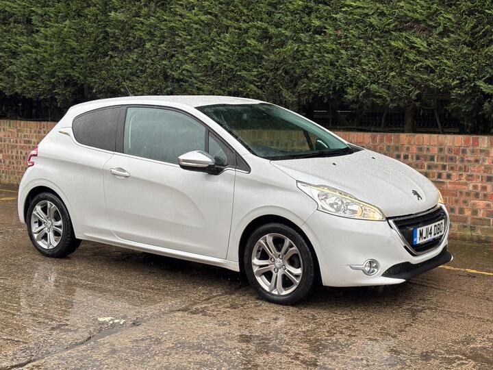 Peugeot 208 1.2 VTi Allure Euro 5 3dr Peugeot 208 1.2 VTi Allure Euro 5 3dr