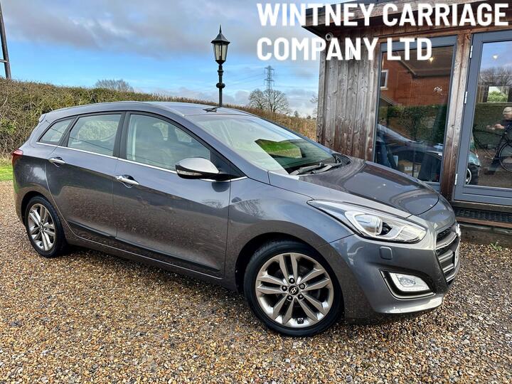 Hyundai I30 1.6 CRDi Blue Drive Premium Tourer Euro 6 (s/s) 5dr Hyundai I30 1.6 CRDi Blue Drive Premium Tourer Euro 6 (s/s) 5dr