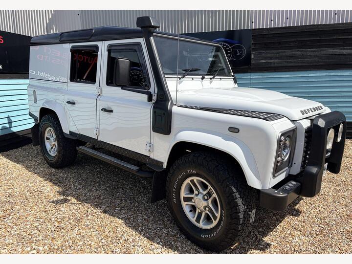 Land Rover Defender 110 2.2 TDCi XS Utility Wagon 4WD MWB Euro 5 5dr Land Rover Defender 110 2.2 TDCi XS Utility Wagon 4WD MWB Euro 5 5dr