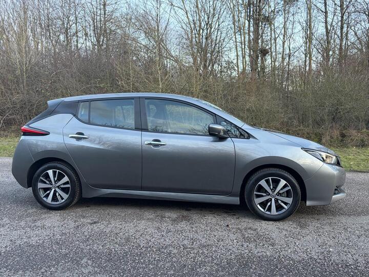 Nissan LEAF 40kWh Acenta Auto 5dr Nissan LEAF 40kWh Acenta Auto 5dr