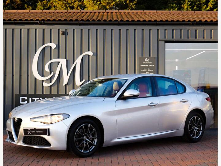 Alfa Romeo GIULIA 2.2 TD Super Auto Euro 6 (s/s) 4dr Alfa Romeo GIULIA 2.2 TD Super Auto Euro 6 (s/s) 4dr