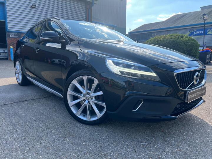 Volvo V40 Cross Country 2.0 T5 Pro Auto AWD Euro 6 (s/s) 5dr Volvo V40 Cross Country 2.0 T5 Pro Auto AWD Euro 6 (s/s) 5dr