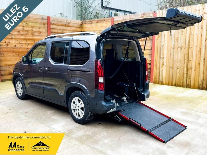 Peugeot RIFTER 4 Seat Auto Wheelchair Accessible Disabled Access Vehicle WAV