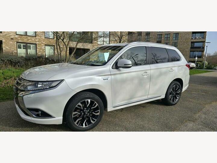 Mitsubishi Outlander 2.0h 12kWh Kotu CVT 4WD Euro 6 (s/s) 5dr