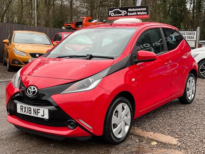 Toyota AYGO 1.0 VVT-i X-play X-shift Euro 6 5dr Toyota AYGO 1.0 VVT-i X-play X-shift Euro 6 5dr