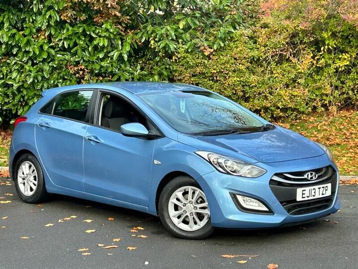 Hyundai I30 1.6 CRDi Blue Drive Active Euro 5 (s/s) 5dr Hyundai I30 1.6 CRDi Blue Drive Active Euro 5 (s/s) 5dr