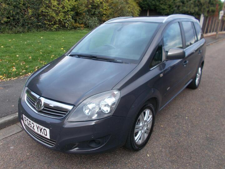 Vauxhall Zafira 1.7 CDTi EcoFLEX Design Euro 5 5dr (SNav) Vauxhall Zafira 1.7 CDTi EcoFLEX Design Euro 5 5dr (SNav)