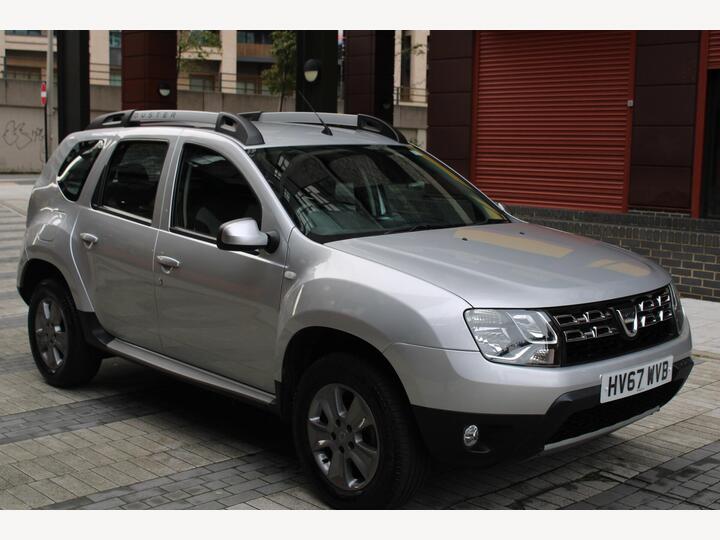 Dacia Duster 1.2 TCe Laureate Euro 6 (s/s) 5dr Dacia Duster 1.2 TCe Laureate Euro 6 (s/s) 5dr