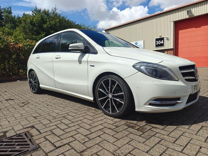 Mercedes-Benz B Class 1.6 B180 BlueEfficiency Sport 7G-DCT Euro 5 (s/s) 5dr