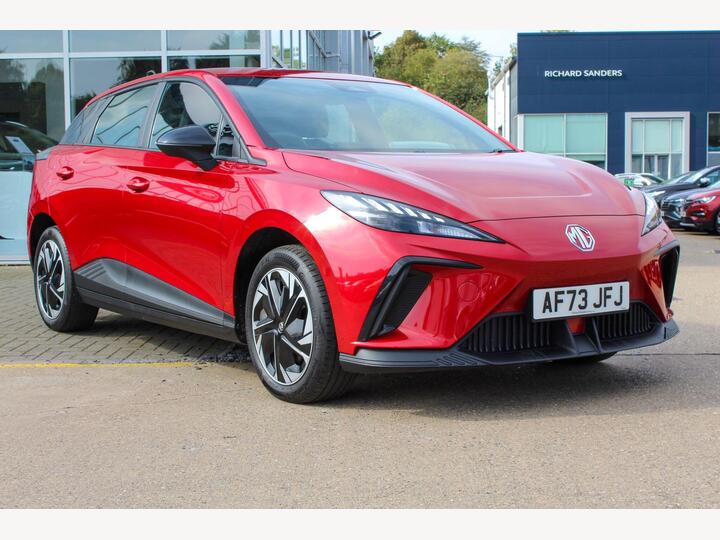 MG MG4 64kWh SE Long Range Auto 5dr