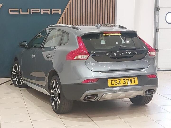 Volvo V40 Cross Country 1.5 T3 GPF Pro Auto Euro 6 (s/s) 5dr