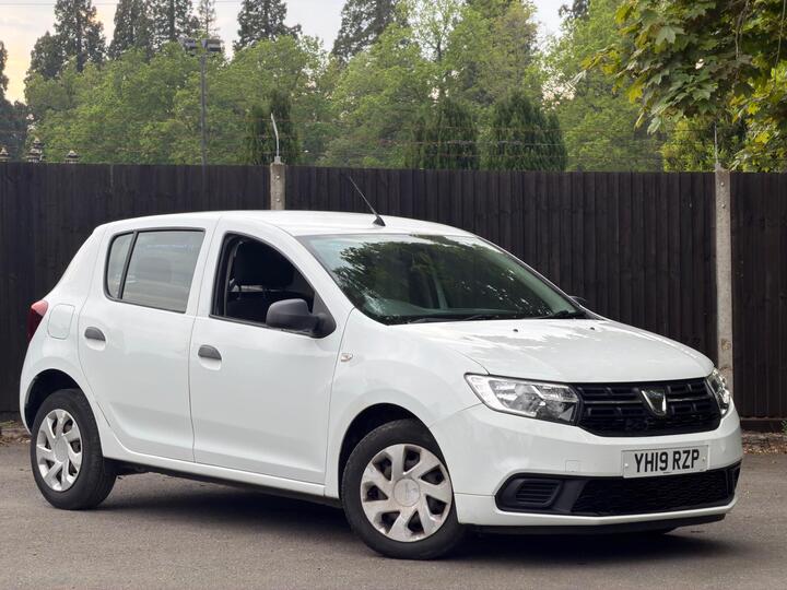 Dacia Sandero 1.0 SCe Essential Euro 6 5dr Dacia Sandero 1.0 SCe Essential Euro 6 5dr