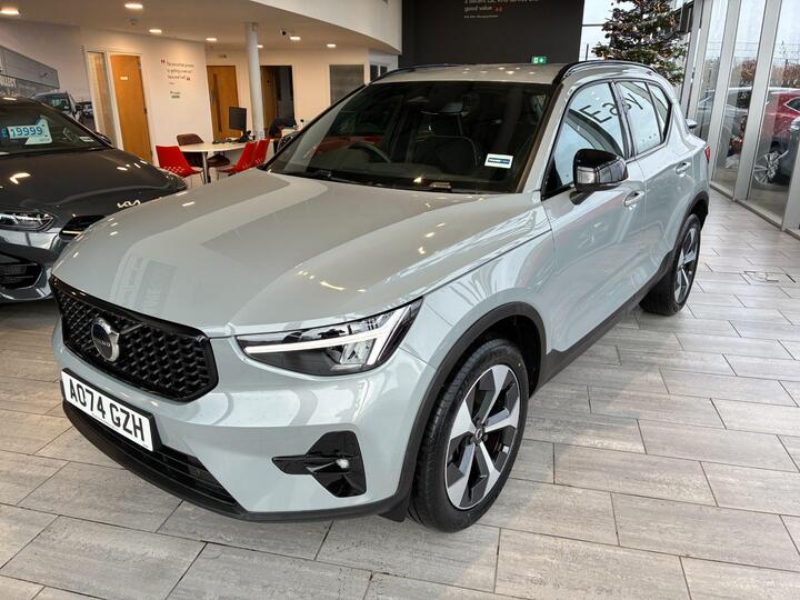 Volvo XC40 2.0 B3 MHEV Plus DCT Auto Euro 6 (s/s) 5dr