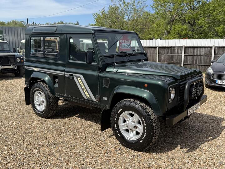 Land Rover DEFENDER 90 2.5 TDi County Station Wagon 3dr Land Rover DEFENDER 90 2.5 TDi County Station Wagon 3dr