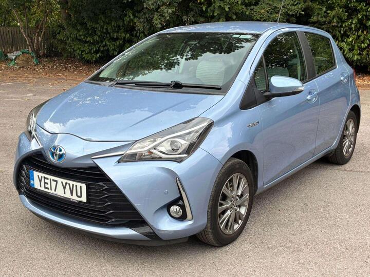 Toyota YARIS 1.5 VVT-h Icon Tech E-CVT Euro 6 (s/s) 5dr