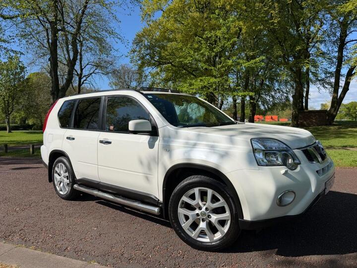 Nissan X-TRAIL 2.0 DCi Tekna 4WD Euro 5 5dr (AVM) Nissan X-TRAIL 2.0 DCi Tekna 4WD Euro 5 5dr (AVM)