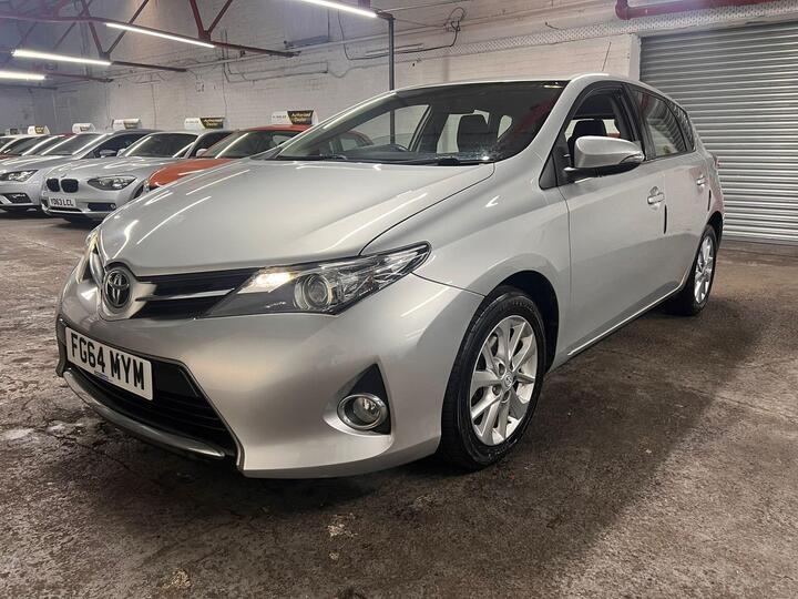 Toyota Auris 1.4 D-4D Icon Euro 5 (s/s) 5dr Toyota Auris 1.4 D-4D Icon Euro 5 (s/s) 5dr
