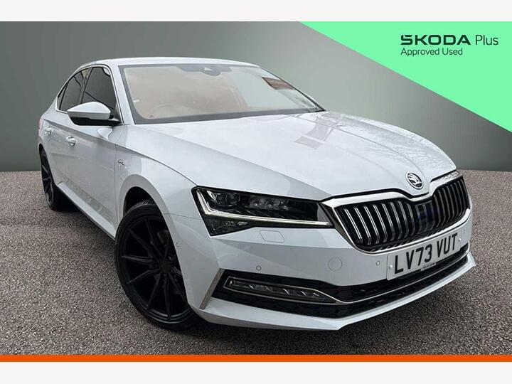 Skoda Superb 2.0 TSI Laurin & Klement DSG 4WD Euro 6 (s/s) 5dr Skoda Superb 2.0 TSI Laurin & Klement DSG 4WD Euro 6 (s/s) 5dr