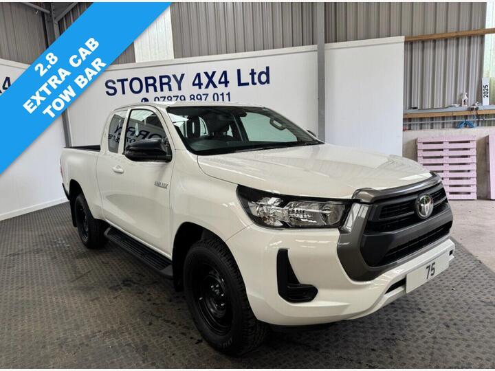 Toyota HI-LUX 2.4 D-4D Active Extra Cab Pickup 4WD Euro 6 (s/s) 4dr Toyota HI-LUX 2.4 D-4D Active Extra Cab Pickup 4WD Euro 6 (s/s) 4dr