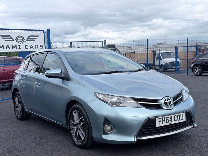 Toyota Auris 1.4 D-4D Icon Plus Euro 5 (s/s) 5dr Toyota Auris 1.4 D-4D Icon Plus Euro 5 (s/s) 5dr