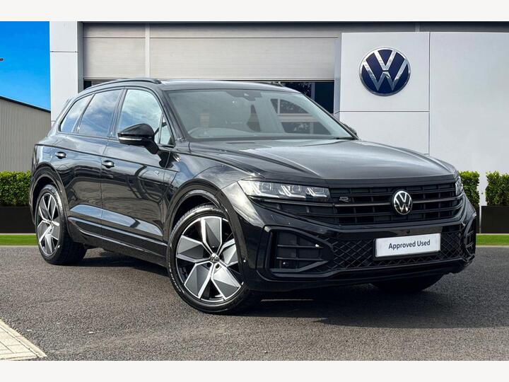 Volkswagen Touareg 3.0 TDI V6 Black Edition Tiptronic 4Motion Euro 6 (s/s) 5dr Volkswagen Touareg 3.0 TDI V6 Black Edition Tiptronic 4Motion Euro 6 (s/s) 5dr