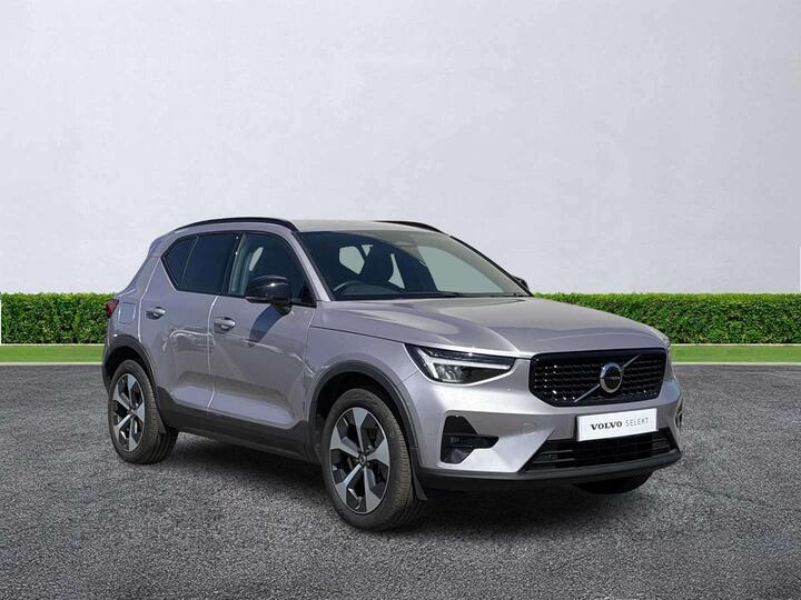 Volvo XC40 2.0 B4 MHEV Plus Dark DCT Auto Euro 6 (s/s) 5dr