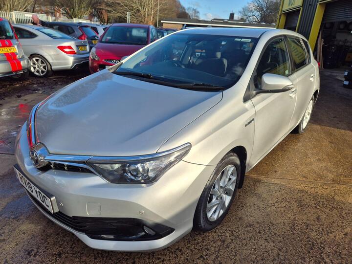 Toyota Auris 1.8 VVT-h Icon Tech CVT Euro 6 (s/s) 5dr Toyota Auris 1.8 VVT-h Icon Tech CVT Euro 6 (s/s) 5dr