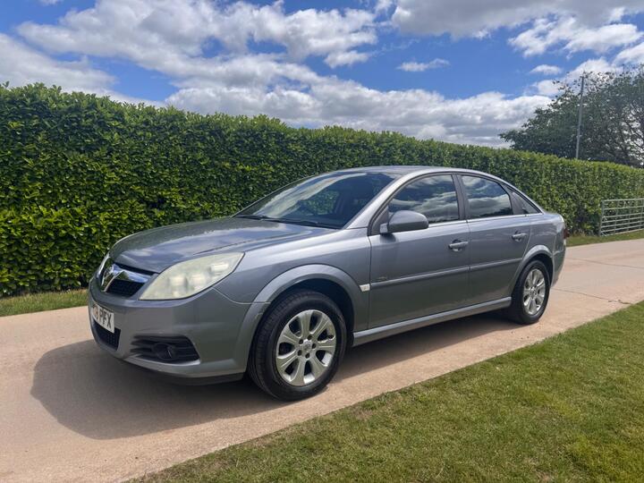Vauxhall Vectra 2.2i 16v Design 5dr Vauxhall Vectra 2.2i 16v Design 5dr