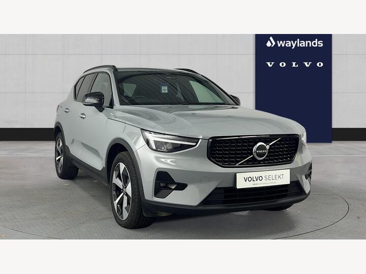 Volvo XC40 2.0 B4 MHEV Plus Dark DCT Auto Euro 6 (s/s) 5dr