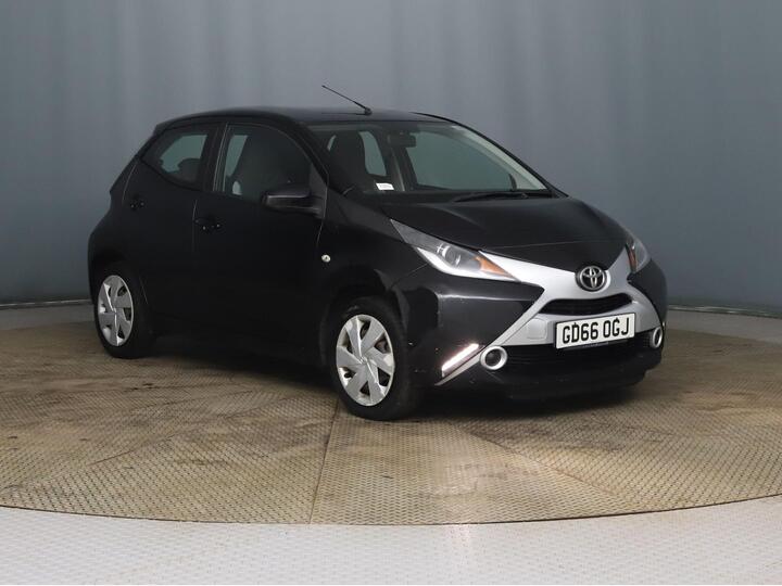 Toyota AYGO 1.0 VVT-i X-play Euro 5 5dr Euro 5 Toyota AYGO 1.0 VVT-i X-play Euro 5 5dr Euro 5