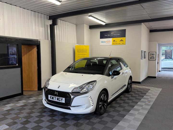 DS AUTOMOBILES DS 3 1.2 PureTech Chic Euro 6 (s/s) 3dr DS AUTOMOBILES DS 3 1.2 PureTech Chic Euro 6 (s/s) 3dr