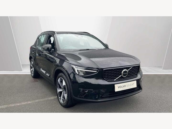 Volvo XC40 2.0 B4 MHEV Plus Dark DCT Auto Euro 6 (s/s) 5dr