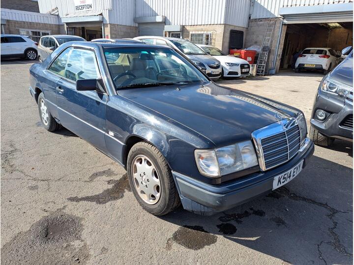 Mercedes-Benz 220 2.2 16v E 4dr
