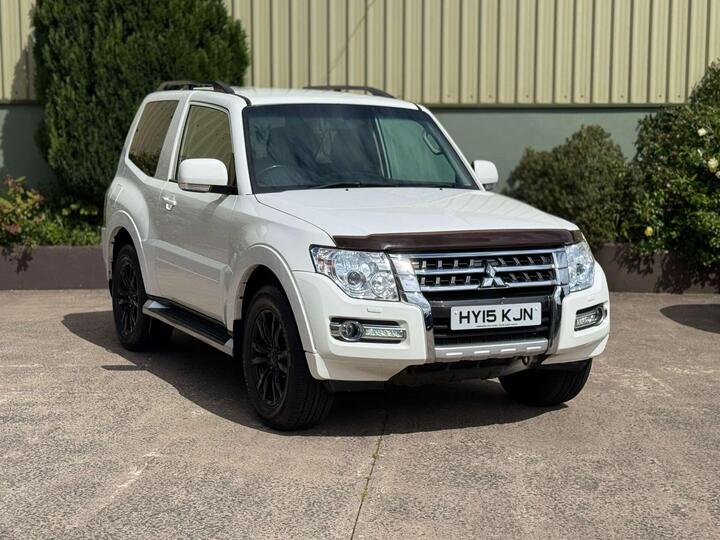 Mitsubishi SHOGUN 3.2 DI-DC SG2 4WD Euro 5 3dr SWB Mitsubishi SHOGUN 3.2 DI-DC SG2 4WD Euro 5 3dr SWB