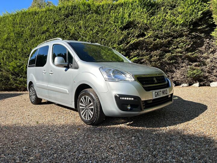 Peugeot Partner Tepee 1.2 PureTech Active Euro 6 (s/s) 5dr Peugeot Partner Tepee 1.2 PureTech Active Euro 6 (s/s) 5dr