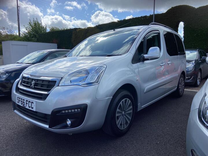 Peugeot Partner Tepee 1.6 BlueHDi Allure ETG Euro 6 (s/s) 5dr Peugeot Partner Tepee 1.6 BlueHDi Allure ETG Euro 6 (s/s) 5dr
