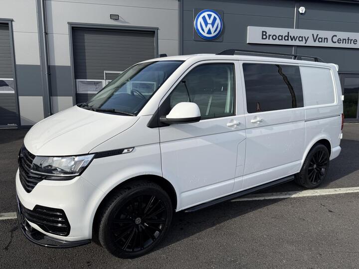 Volkswagen Transporter Volkswagen Transporter 2.0 TDI 6 Seat Kombi Startline 5dr Diesel Manual SWB In Candy White - Euro 6