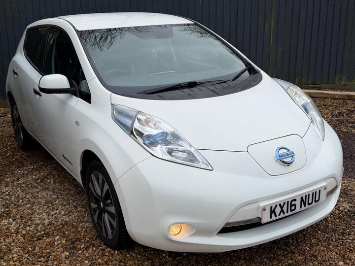Nissan Leaf 24kWh Tekna Auto 5dr Nissan Leaf 24kWh Tekna Auto 5dr
