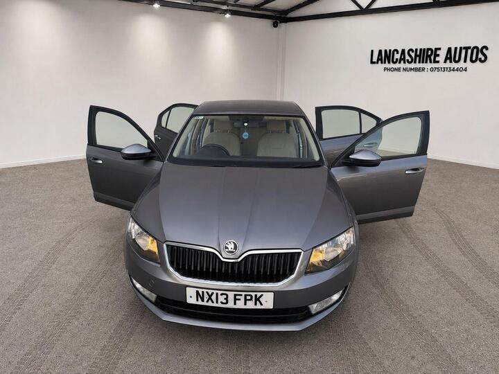 Skoda Octavia 2.0 TDI Elegance Hatchback 5dr Diesel DSG Euro 5 (s/s) (150 Ps)