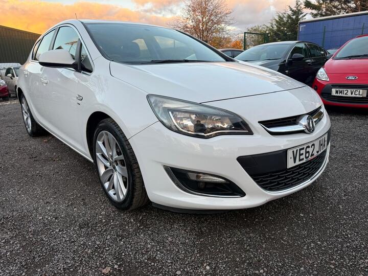 Vauxhall Astra 1.6 16v SRi Euro 5 5dr Vauxhall Astra 1.6 16v SRi Euro 5 5dr