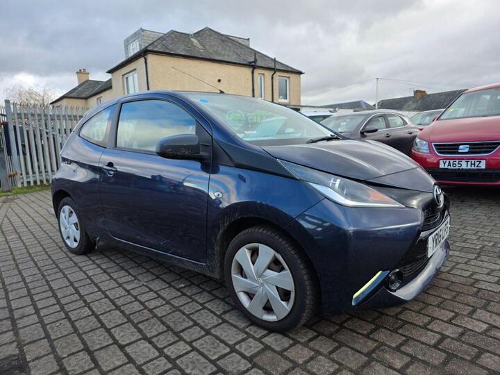 Toyota AYGO 1.0 VVT-i X-play Euro 5 3dr Euro 5 Toyota AYGO 1.0 VVT-i X-play Euro 5 3dr Euro 5