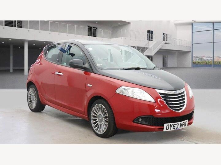 Chrysler Ypsilon 0.9 TwinAir Black&Red Euro 5 (s/s) 5dr Chrysler Ypsilon 0.9 TwinAir Black&Red Euro 5 (s/s) 5dr