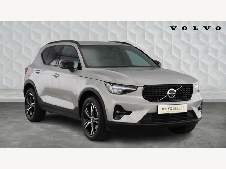 Volvo XC40 2.0 B3 MHEV Plus Dark DCT Auto Euro 6 (s/s) 5dr