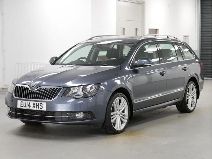 Skoda SUPERB 2.0 TDI Elegance DSG 4WD Euro 5 (s/s) 5dr