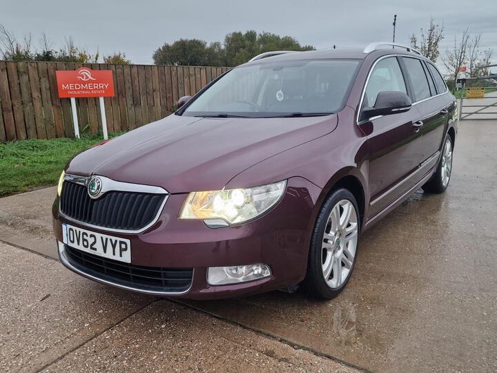 Skoda Superb 1.8 TSI Elegance 4WD Euro 5 5dr Skoda Superb 1.8 TSI Elegance 4WD Euro 5 5dr