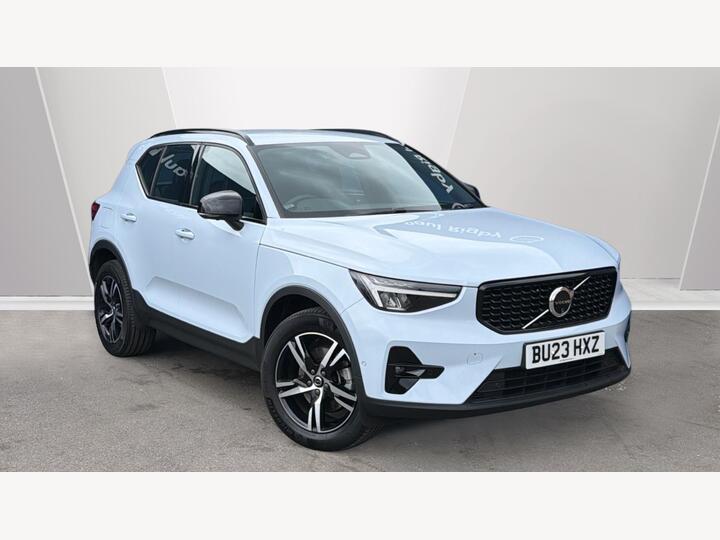 Volvo XC40 2.0 B3 MHEV Plus Dark DCT Auto Euro 6 (s/s) 5dr