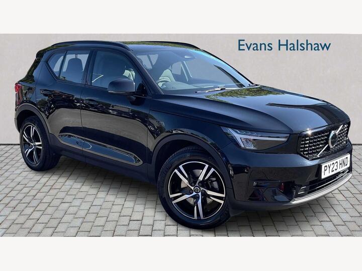 Volvo XC40 ESTATE 2.0 B3 MHEV Plus Dark DCT Auto Euro 6 (s/s) 5dr