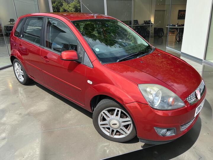 Ford Fiesta 1.6 Ghia 5dr